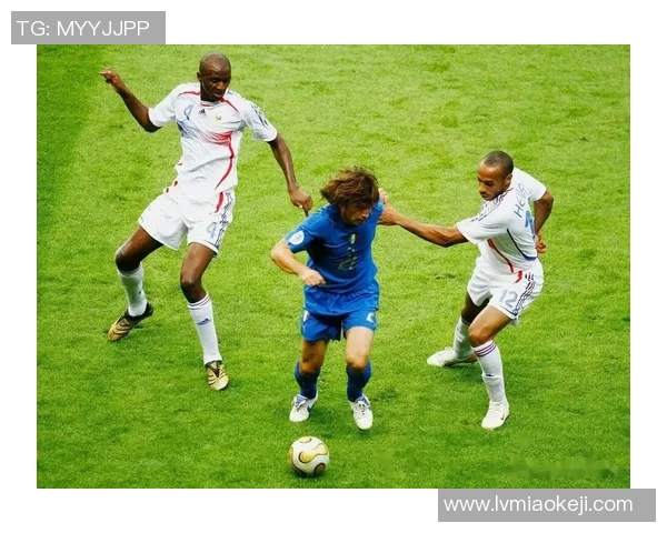 世界足球明星的长远进球之路与传奇故事探讨